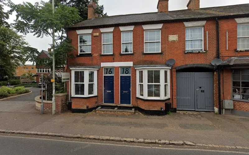 Chan E - Dental clinic in Bedford