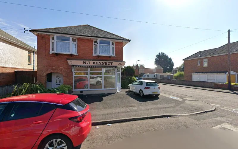 Bennett Dental Laboratories - Dental laboratory in Bournemouth