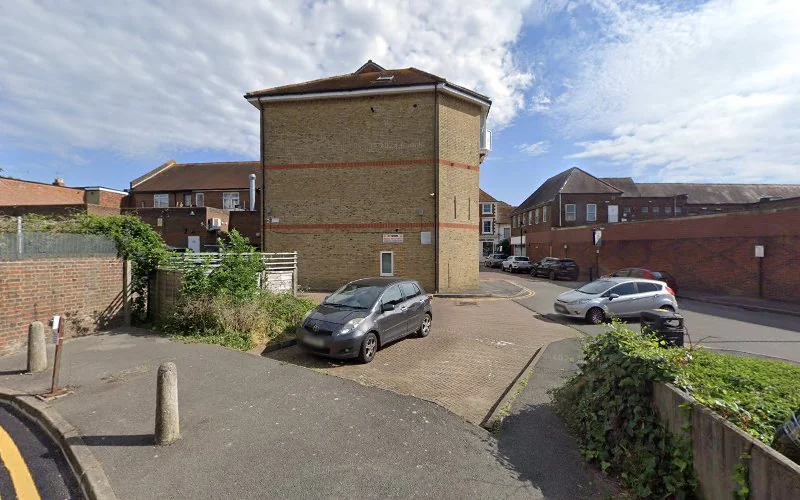 Zuzu’s clx - Dental clinic in Ashford