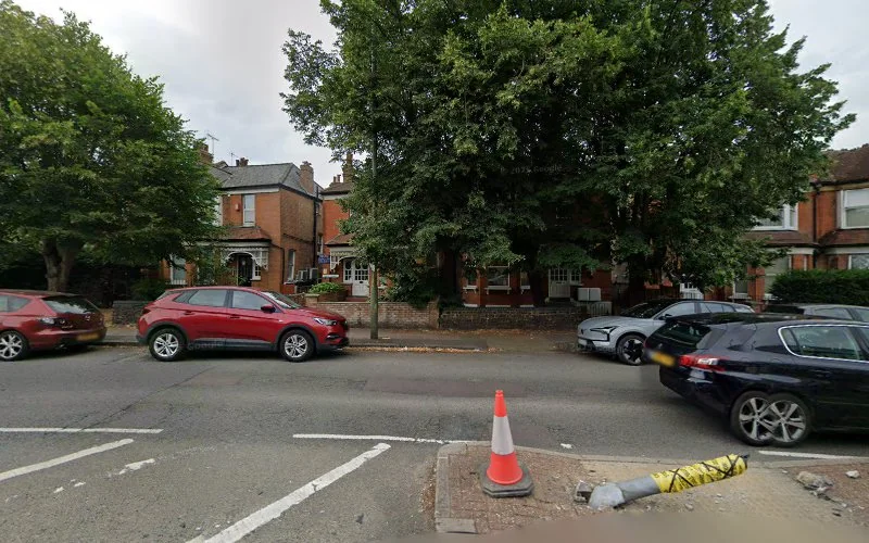 Kwan w S - Dental clinic in London