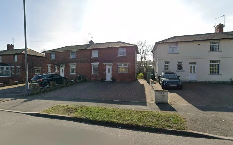 Pwonka J - Dental clinic in Bradford