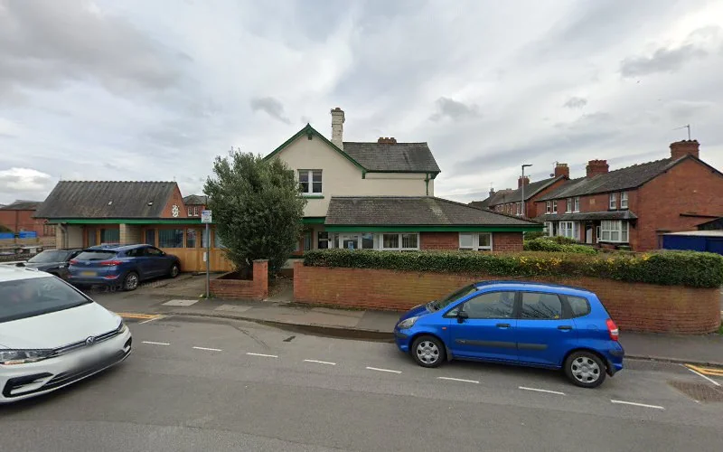 Dewar Ceri - Dental clinic in Hereford