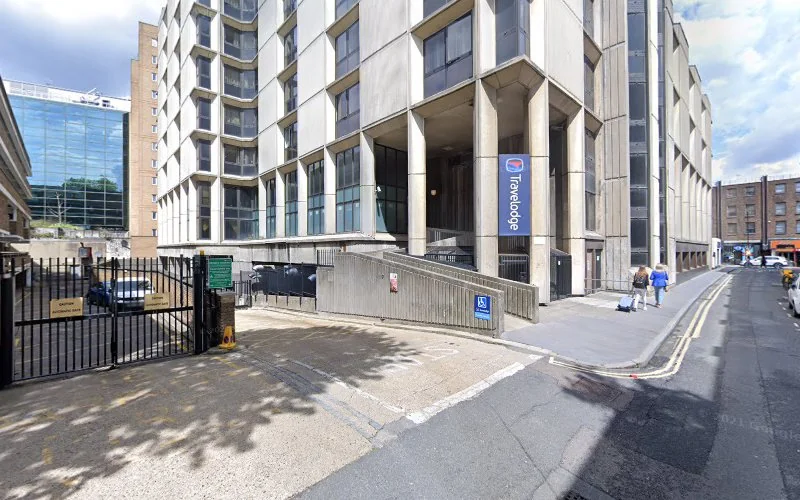 London Invisible Braces - Cosmetic dentist in London