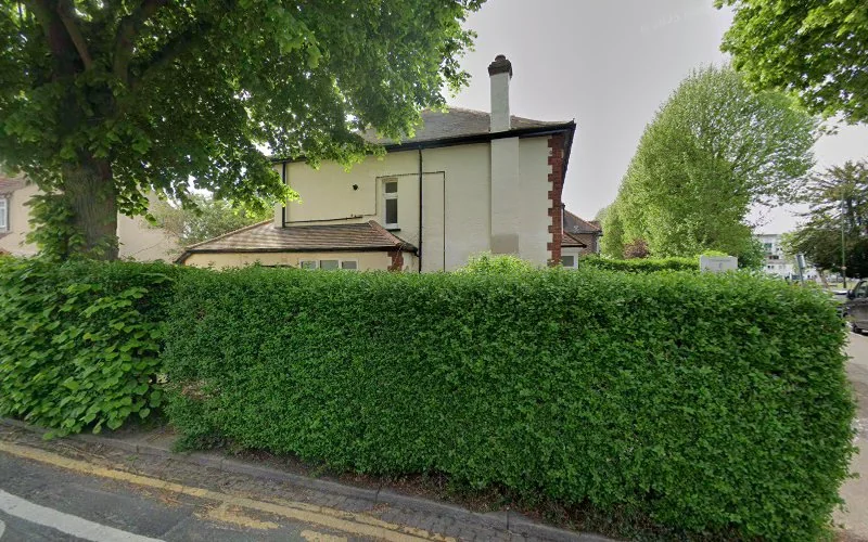 Sutton Dentists - Dr.Sonya Hamzehnejad & Associates - Dental clinic in Sutton