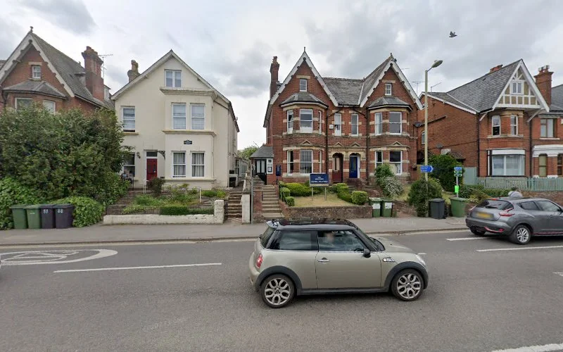 Rush Cliff - Dental clinic in Alton