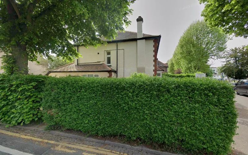 Chris Lee - Dental clinic in Sutton