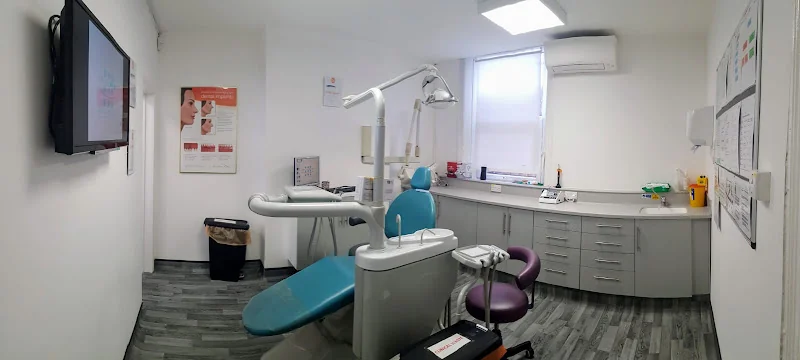 Smiledent Dental & Implant Centre-Green Lanes - Dental clinic in London