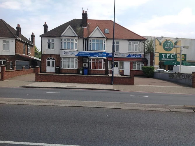 MaxiDent Clinic - Dental clinic in London