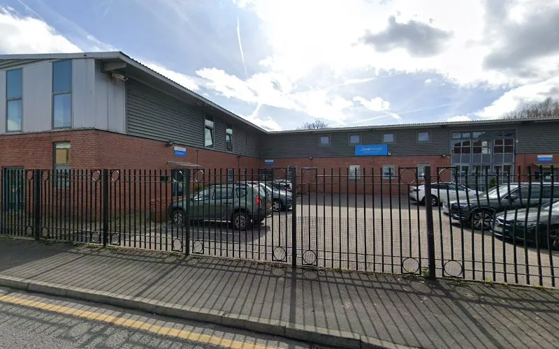 Tclinic - Cosmetic dentist in Manchester