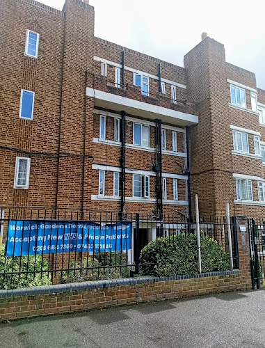 Warwick Gardens dental practice - Dental clinic in Thornton Heath