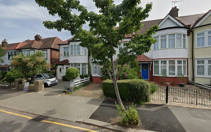 Chandler Miss J - Dental clinic in London