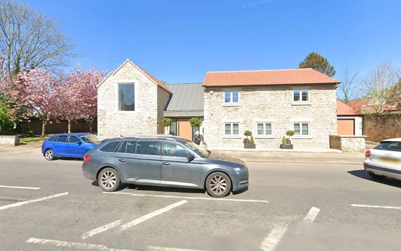 Abayaratne Sumitha - Dental clinic in Doncaster