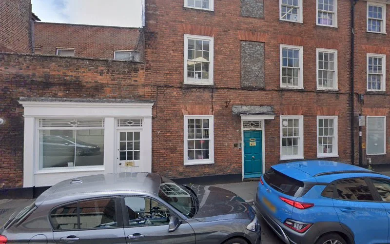 Thomas M L - Dental clinic in Salisbury