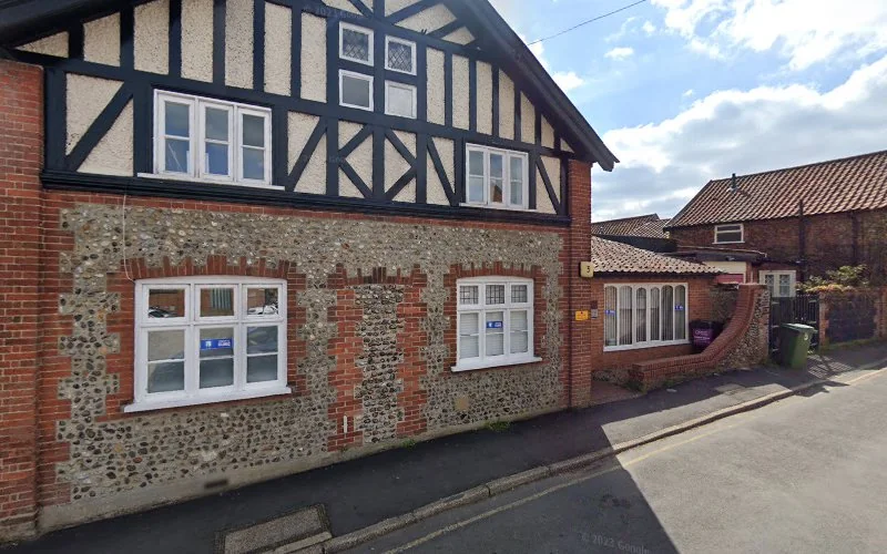 Edres M - Dental clinic in Wymondham