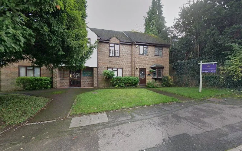 Richard Davis BDS Dental Surgeon - Dental clinic in Gerrards Cross