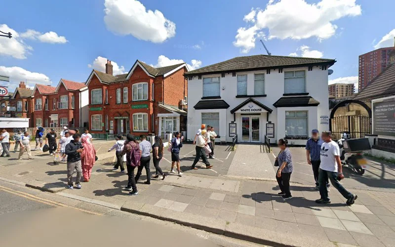 Dr. Barinder Dhindsa - Dentist in Southall