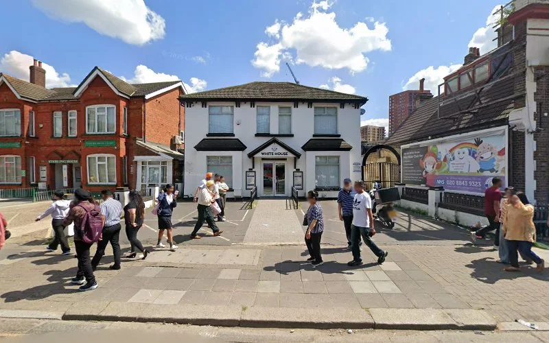 Dr Navneet Chahal - Dentist in Southall