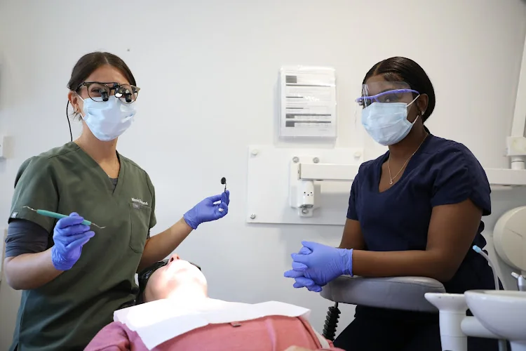 Dental House Pinner - Dental clinic in Pinner