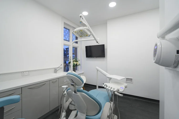 Gentle Dental Implant and Cosmetic Centre - Dental clinic in East Molesey
