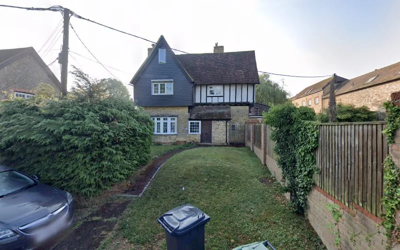 Oliver J - Dental clinic in Aylesford