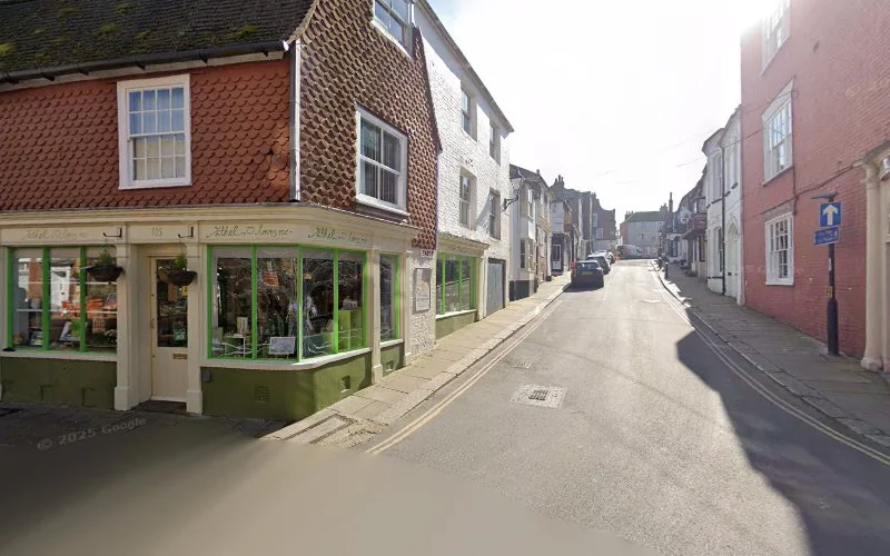 Lund Mrs B - Dental clinic in Rye