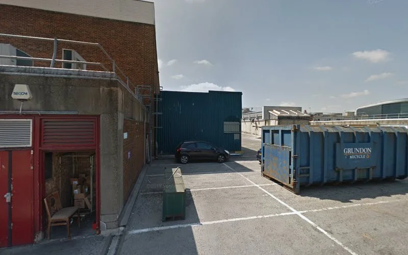 Handu Dr Niyati - Dental clinic in Slough