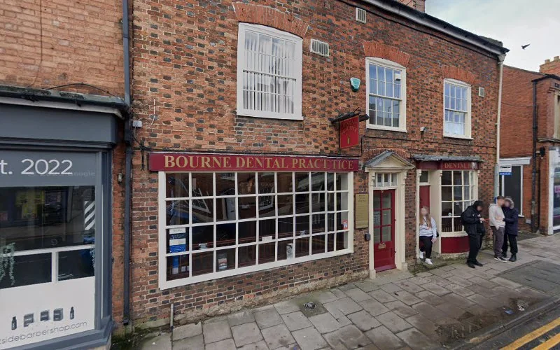 Dr Gulzar khan - Dentist in Bourne