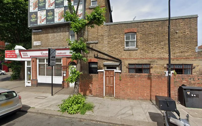 P K Wee - Dental clinic in London