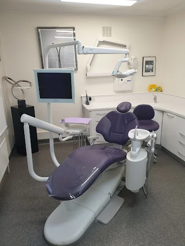 Meads Dental Practice - Dental clinic in Esher
