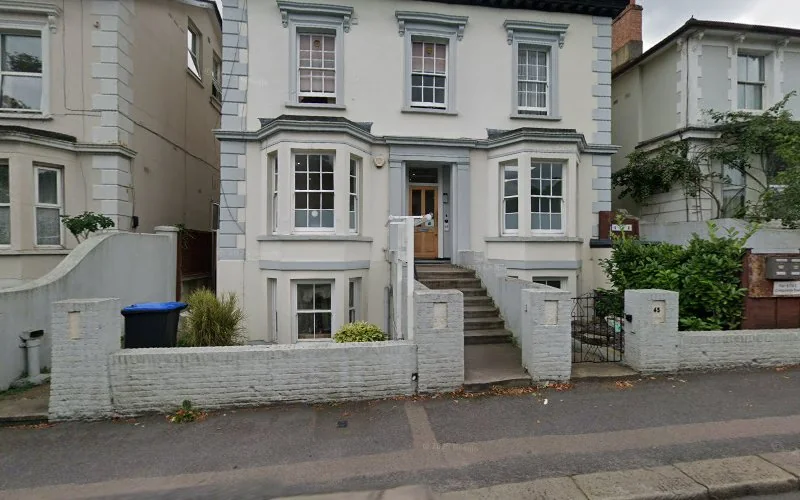 Dr R Bradford - Dental clinic in Redhill