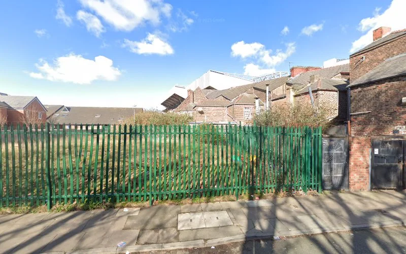 Win K Z - Dental clinic in Liverpool