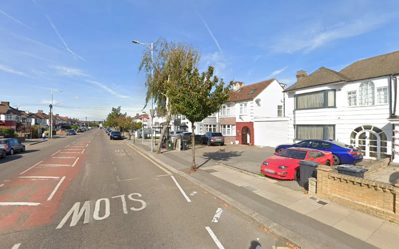 Linda Schaller - Dentist in Ilford