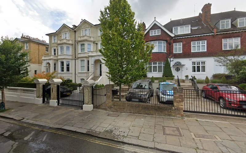 Lippa R - Dental clinic in London