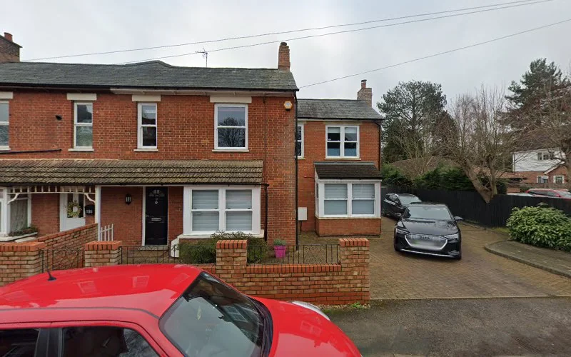 Peluso A - Dentist in Milton Keynes