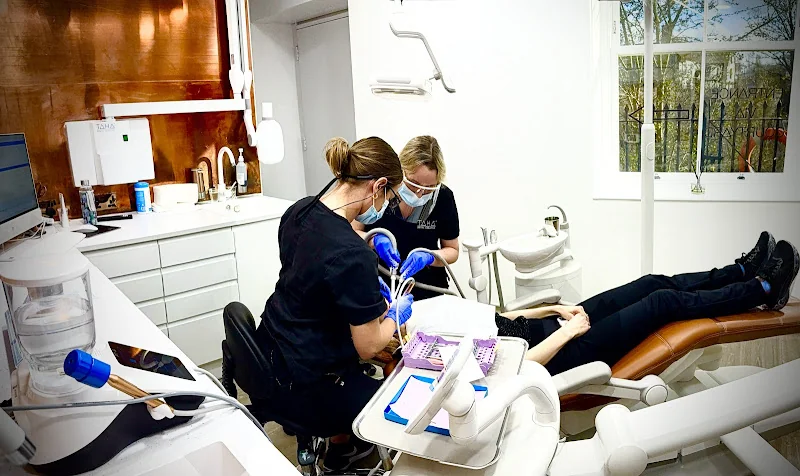 TAHA Dental Excellence - Dentist in Abingdon