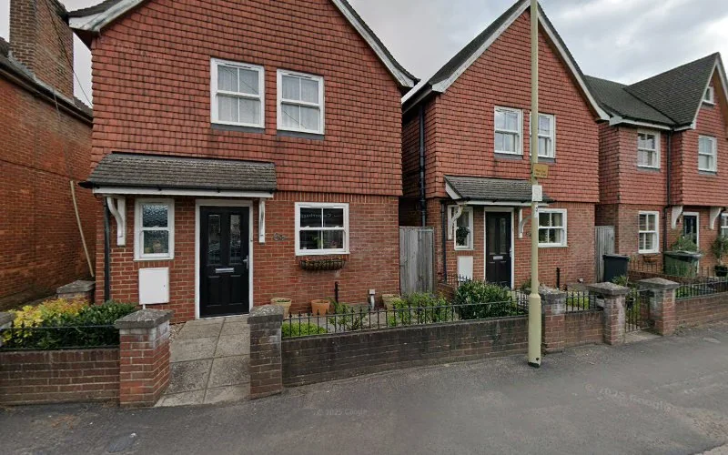 Dr P J Bolton - Oak Lodge Dental Practice - Dental clinic in Liphook