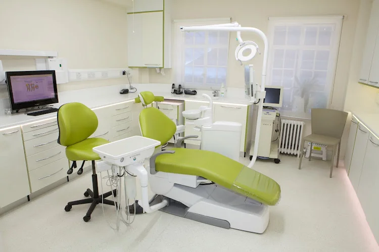 SW1 Dentist: Gavin Nettmann - Dentist in London