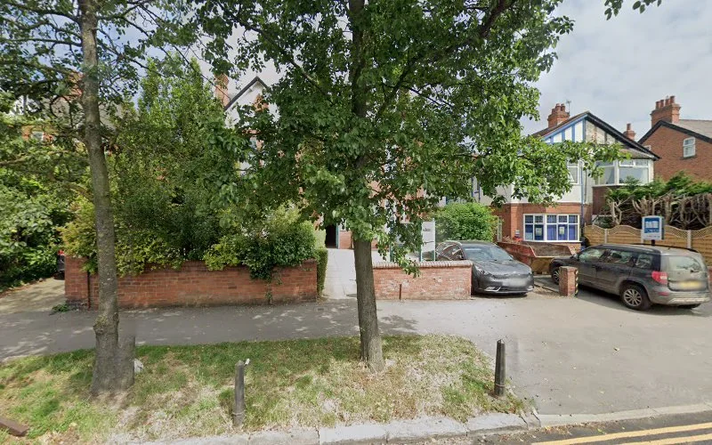 Lauren Kim - Dental clinic in York