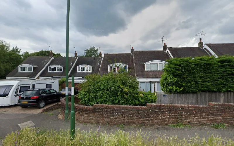 Tholen E - Dental clinic in Pulborough