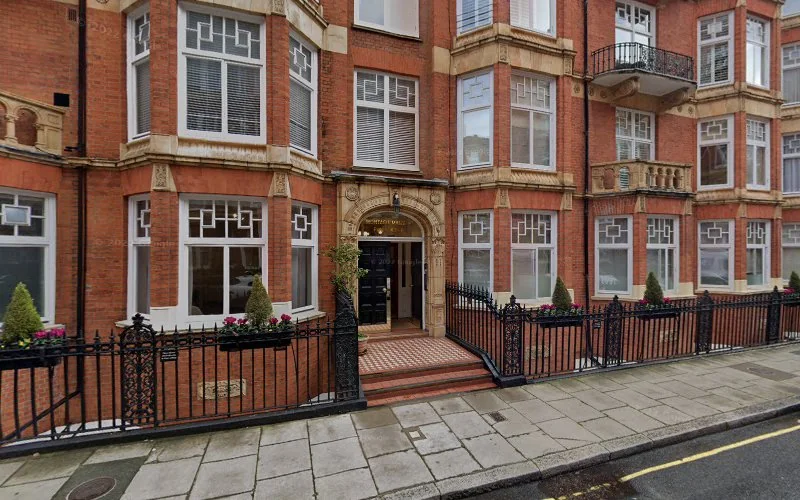 Dr Simon Blank - Montagu Dental - Cosmetic dentist in London