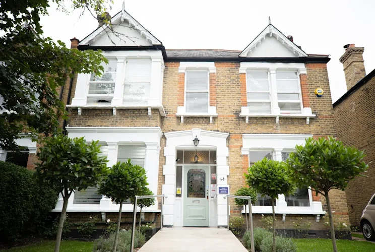 Dental Beauty Lee - Dentist in London