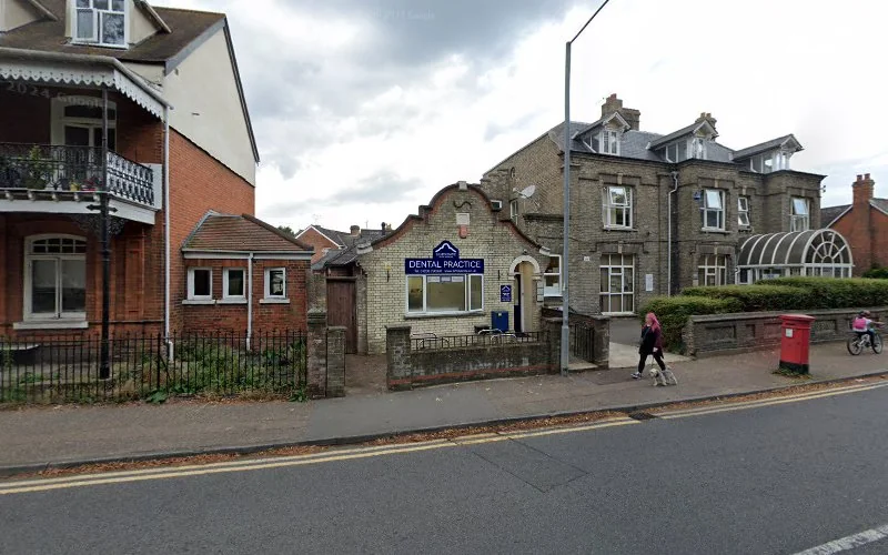 S.I.McKenzie & Associates - Cosmetic dentist in Colchester