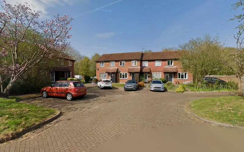 Lidia Ferritto - Dental implants periodontist in Woking