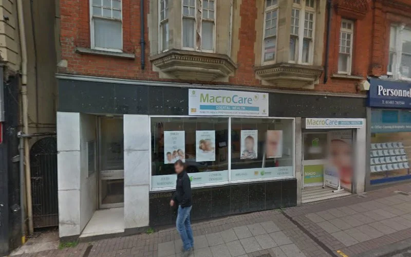 Darafshian Hamid Reza - Dentist in Woking