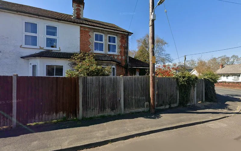 Kenya Merritt - Dentist in Farnborough