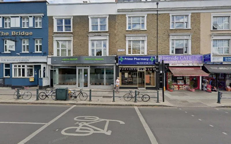 Lidia Ferritto - Dental implants periodontist in London