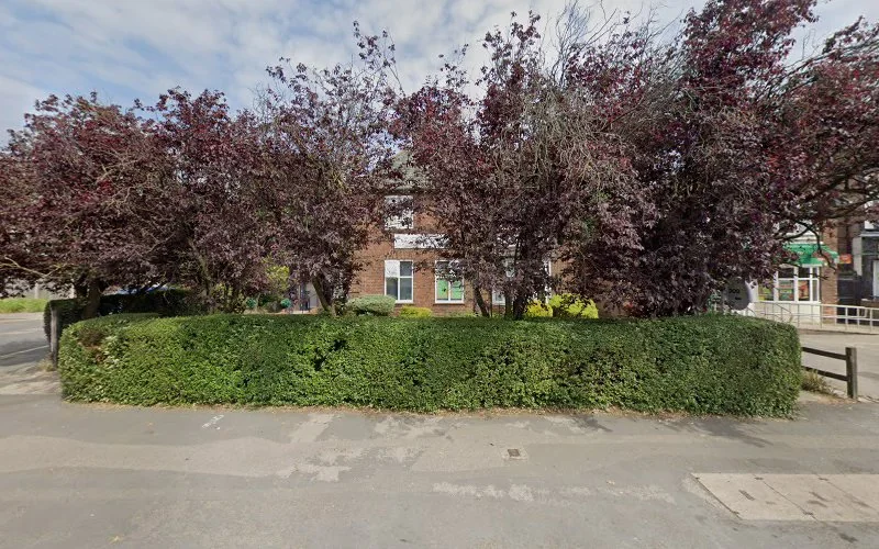 Woodward Dr L - Dental clinic in York