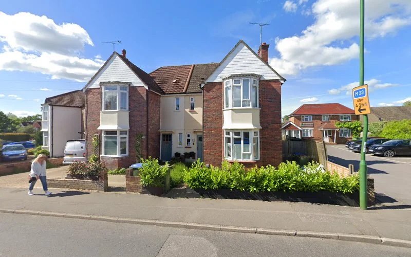 Brady E J Dr - Dental clinic in Horsham