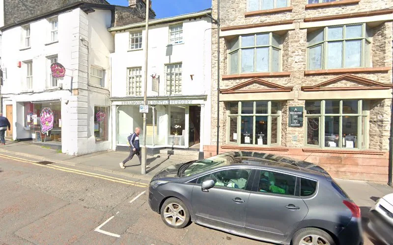 Gratricks Dr Q - Dental clinic in Kendal