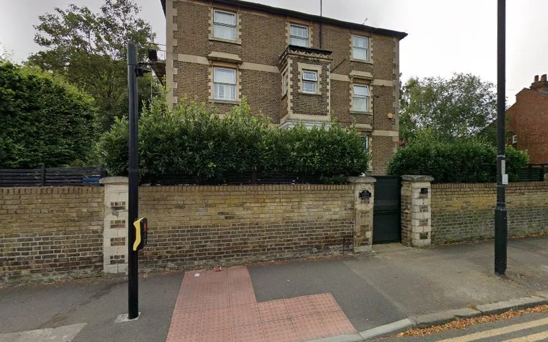 Bhatia Sandeep (Windsor) - Dentist in Windsor